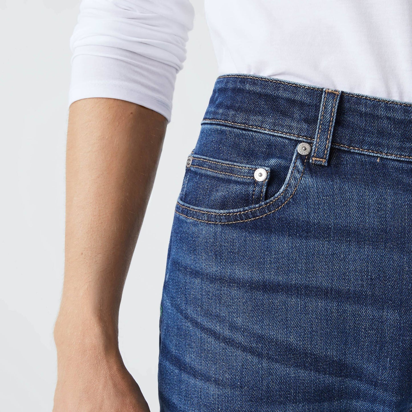 Pantalón Lacoste largo slim fit para caballero